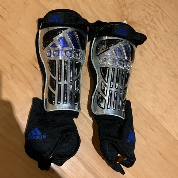 ✏️🆓 with $20+ purchase Adidas Soccer Shin Pads - Men’s size L - Picture 2 of 15